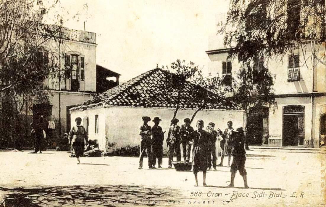 CA a- 073- Village negre.jpg